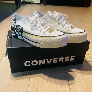 Converse Chuck Taylor Hybrid Floral Lift Platform Sneakers
Size 6
New w/ box